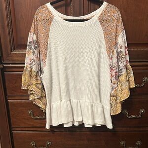 Umgee White and Cream Boxy Ruffled 3/4 Sleeve Blouse